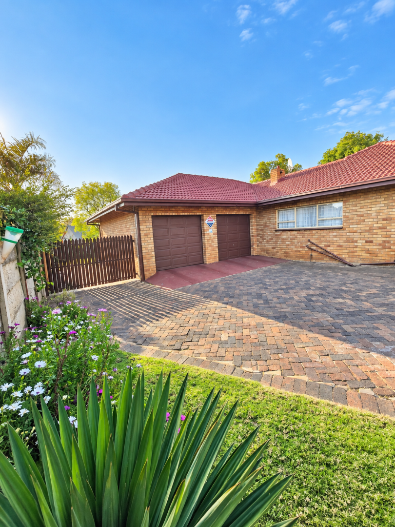 4 Bedroom Property for Sale in Wilkoppies North West